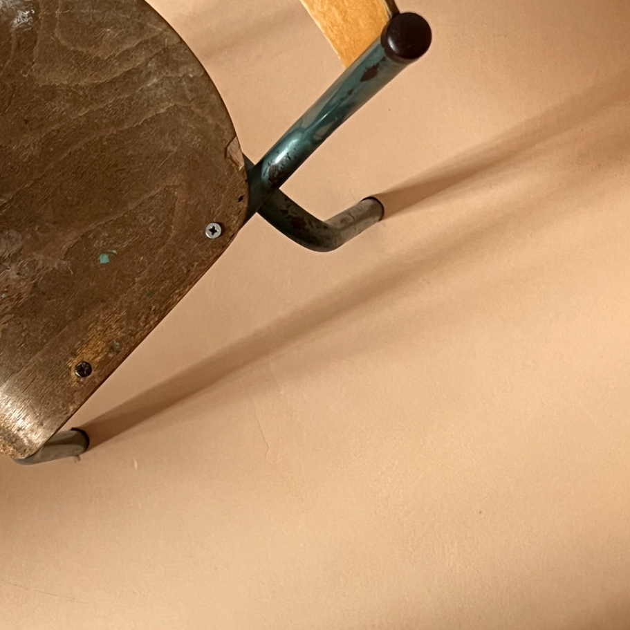 Béton ciré minéral sur panneau en aggloméré avant application verni