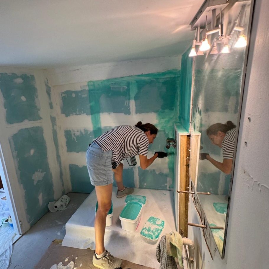 on commence avec une page blanche ou presque... le receveur de douche est en fibrociment